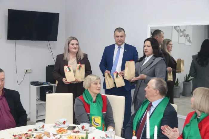 Душевный визит накануне Рождества. Председатель комитета по труду, занятости и социальной защите Гомельского облисполкома Надежда Цупа встретилась с ветеранским активом Рогачевщины
