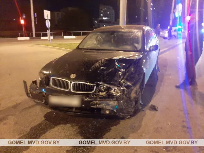 В Гомеле дорогу не поделили BMW и такси