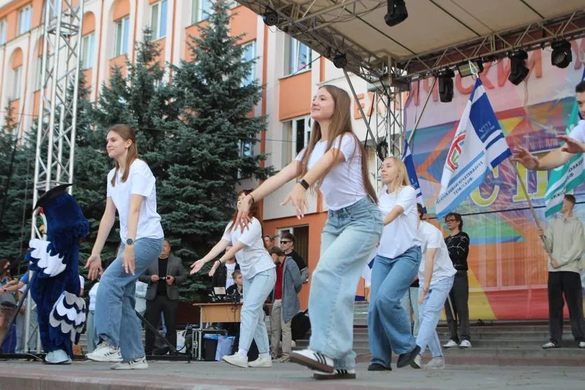 Спортивно-танцевальная зарядка «Варушынак» объединила гомельских студентов