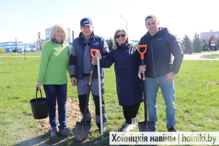 Хойничане заложили «Аллею поколений» в Сквере энергетиков