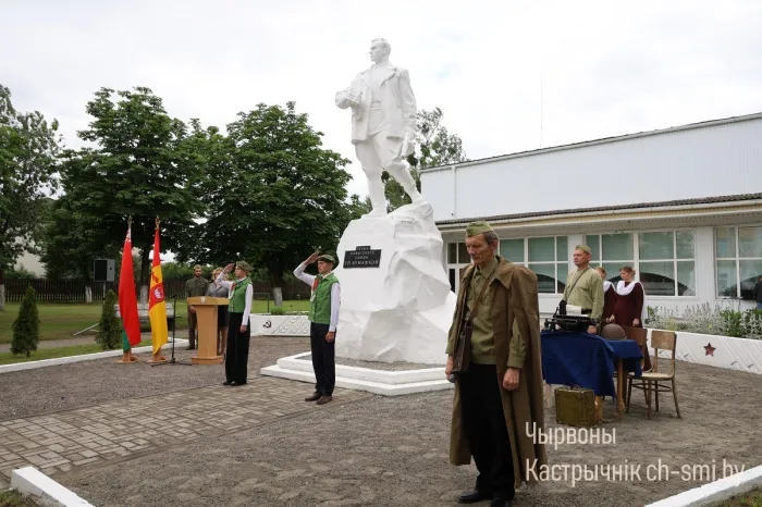 В Октябрьском прошел митинг, посвященный 115-летию героя Советского Союза Тихона Бумажкова