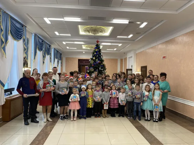 В Мозыре состоялся новогодний праздник в рамках благотворительной акции «Наши сердца-детям»