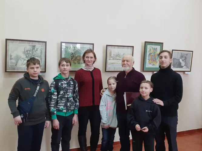 Художник из Добруша Виктор Макаренко представил перед земляками свой творческий отчет