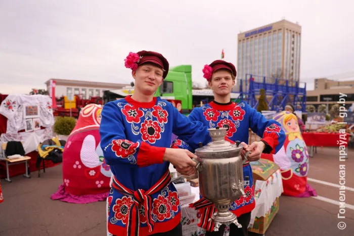 На волне дружбы и гостеприимства. На площади Ленина прошел фестиваль национальных культур