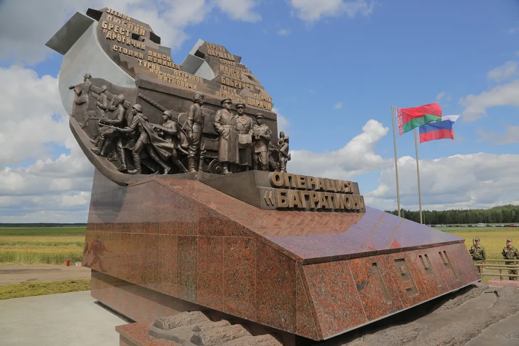Памятный знак в честь операции "Багратион" в Светлогорском районе