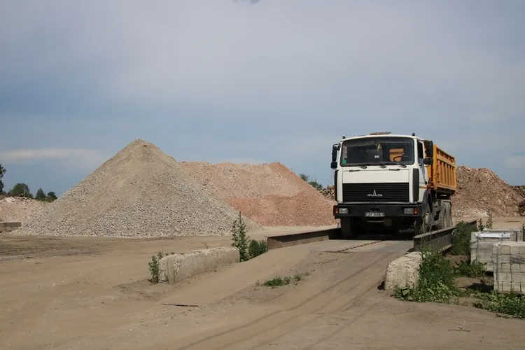 Площадка с промотходами в Лопатине под Гомелем закрыта. На вывоз мусора отведен месяц
