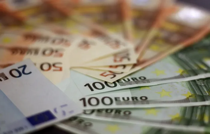 Художник из Италии Сальваторе Гарау продал невидимую скульптуру под названием «Я есть» за 15 тысяч евро