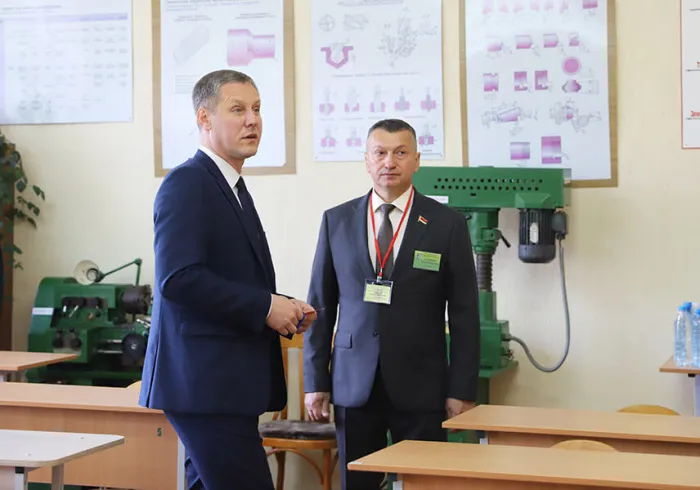 Помощник Президента – инспектор по Гомельской области Руслан Пархамович посетил Буда-Кошелевский аграрно-технический колледж