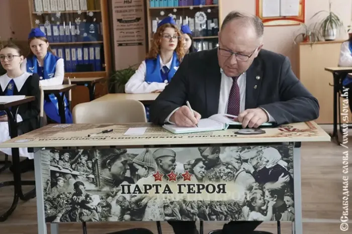 В рогачевской школе открыли Парту Героя в честь Героя Советского Союза Виталия Колесникова