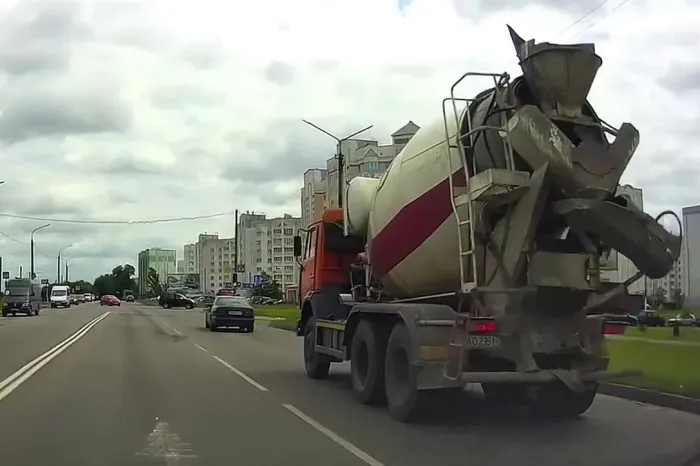 В Мозыре сотрудники ГАИ задержали пьяного водителя, который угнал «Камаз»