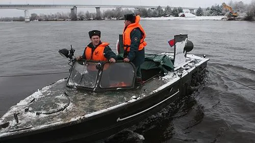 Переправа людей катерами через Припять в Житковичском районе возобновлена