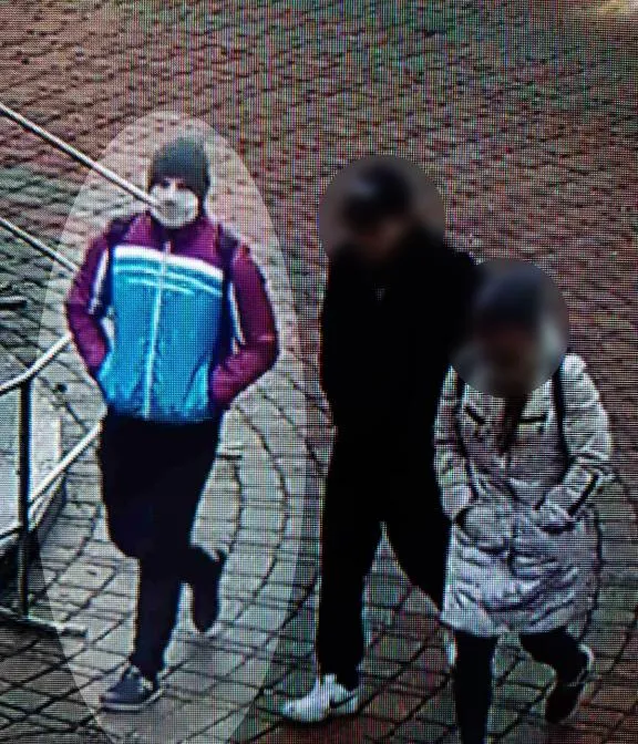 Устанавливается личность гражданина, который присвоил женский кошелек