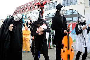 III Минский форум уличных театров откроет спектакль "Viva Commedia!"