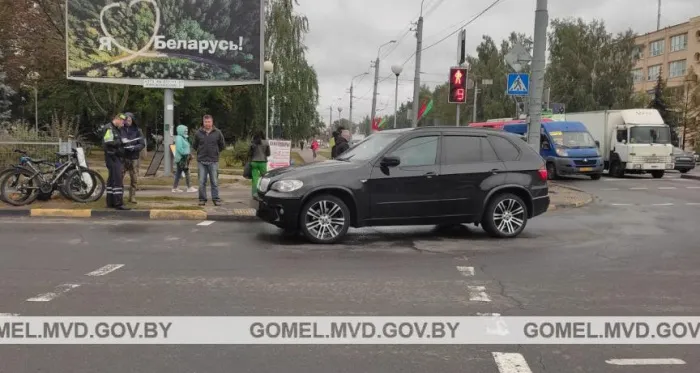 В Гомеле под колеса иномарки попала женщина-велосипедист
