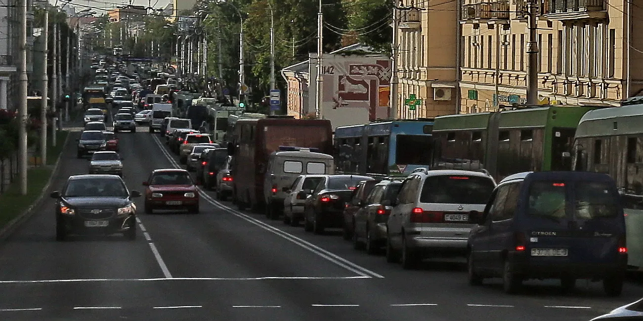 Дтп, произошедшее 3 августа в Гомеле около 18 часов у здания цирка, парализовало движение транспорта по улице Советской