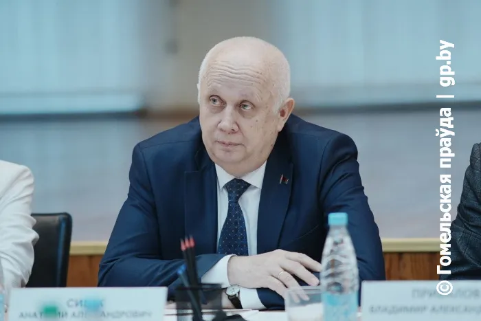 Заместитель премьер-министра Беларуси Анатолий Сивак провел прием граждан в Гомеле
