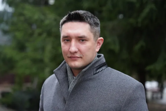 Кто не знает Рому? Рому знают все! Что учителю из Чечерска нравится в его работе