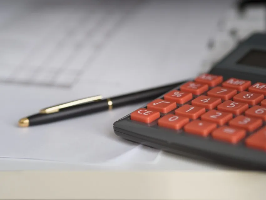 КГК выявил факты несвоевременной выплаты зарплаты двум бывшим работникам сельхозпредприятия Жлобинского района