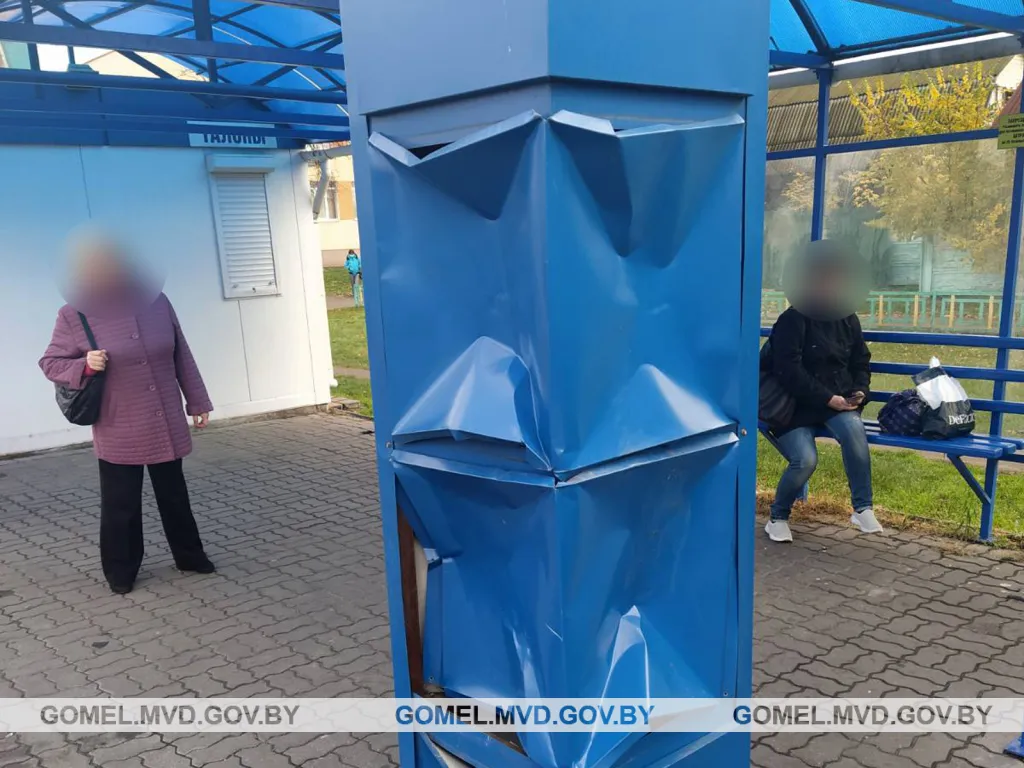 Школьники повредили остановку в Новобелицком районе г. Гомеля