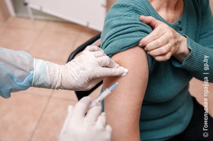 В Гомеле в торговых центрах расскажут о вакцинации от коронавируса и сделают прививку