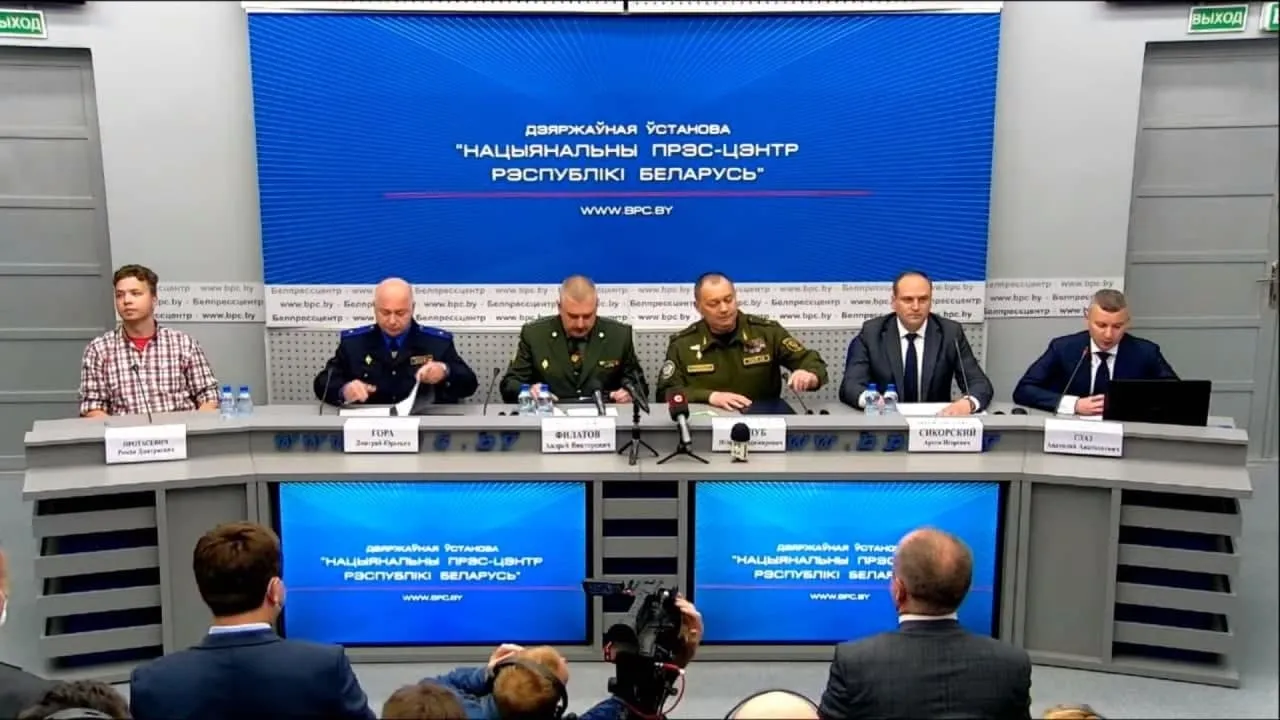 В Национальном пресс-центре прошел брифинг Министерства иностранных дел. Роман Протасевич среди спикеров