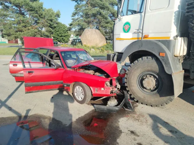 В Гомельской области легковушка врезалась в МАЗ