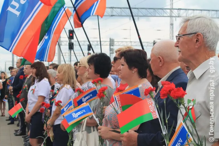 В Калинковичах открыли мемориальную доску, посвященную деятельности подпольной организации героев-железнодорожников