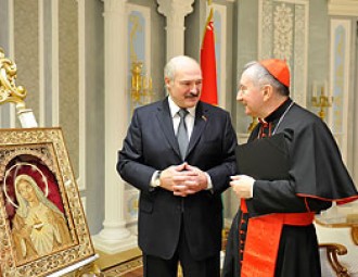 Лукашенко передал в дар Папе Римскому рукотворную икону