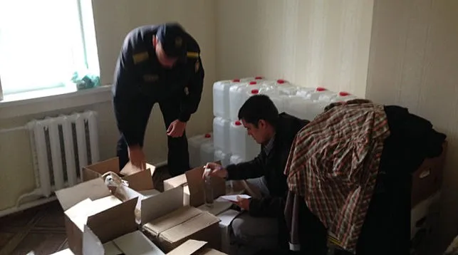 Более 500 л спирта и контрафактной водки изъяли у жительницы Добруша