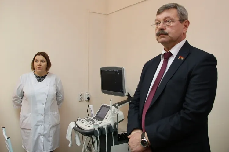 Депутат Палаты представителей Николай Васильков ознакомился с работой нового аппарата УЗИ в филиале № 1 Гомельской городской поликлиники № 1