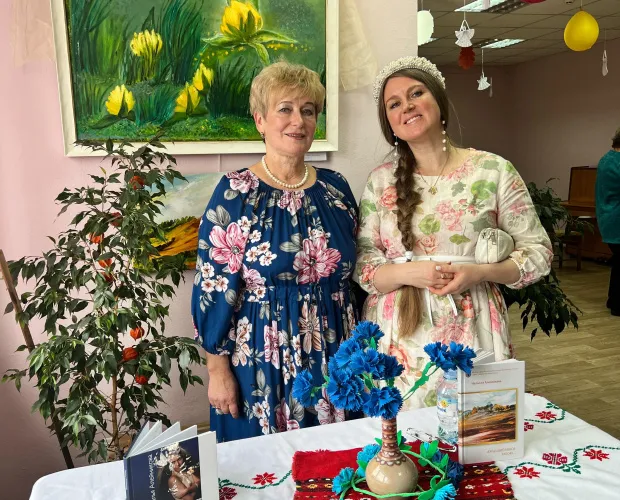 Выстава жывапісу «Мільярд шчаслівых сустрэч» Наталлі Алейнікавай пачала дзейнічаць у бібліятэцы № 3 Мінска