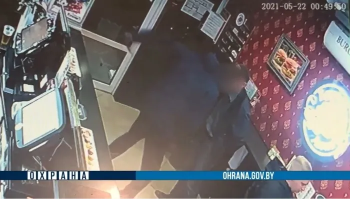 В одном из круглосуточных заведений Гомеля один посетитель ранил другого ножом