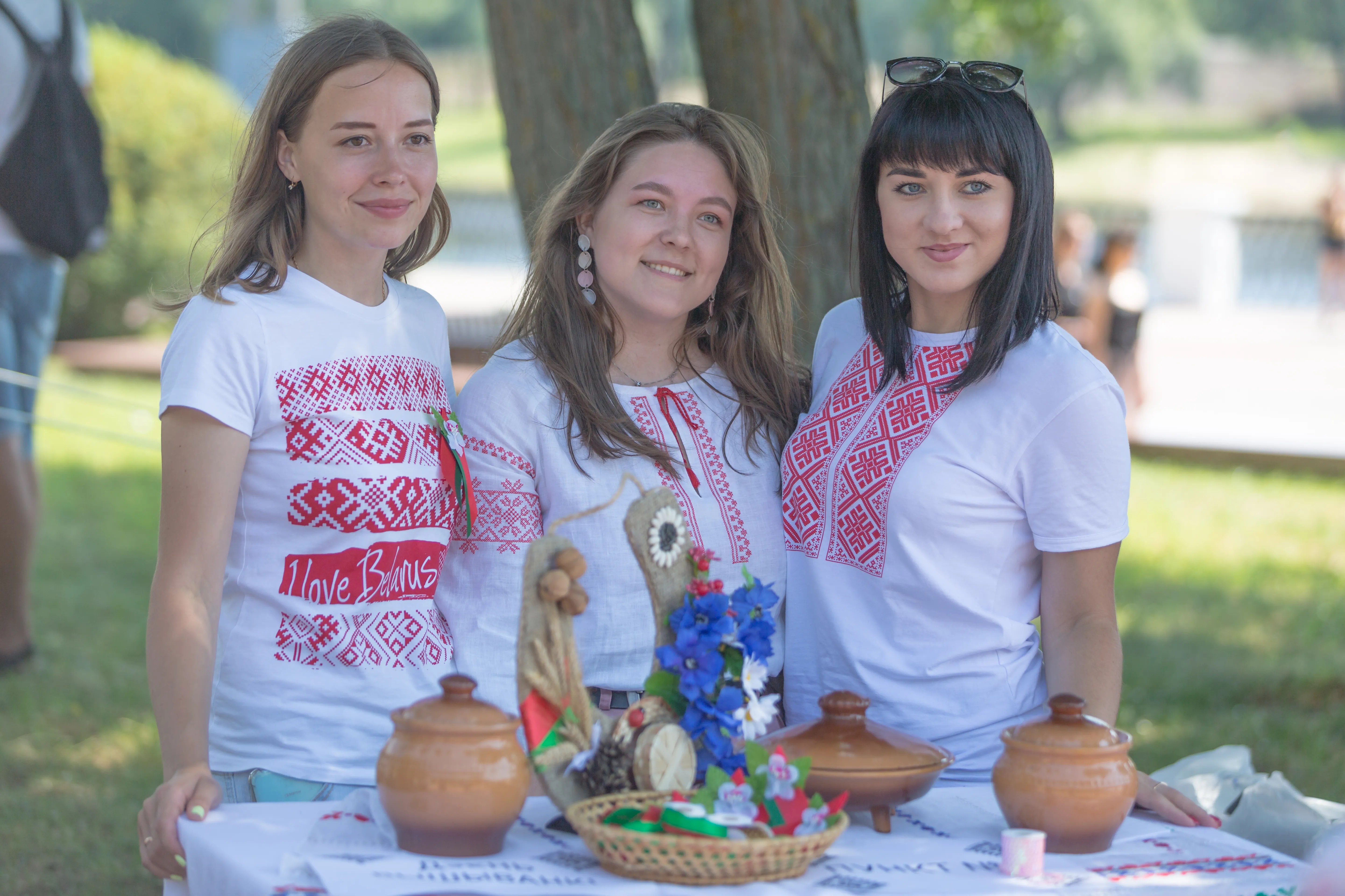 Программа Гомельской городской организации БРСМ у скульптурной композиции "Лодочник"
