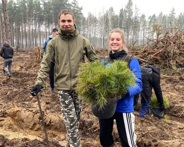 На Жлобинщине к акции «Дай лесу новае жыццё!» подключились будущие аграрии