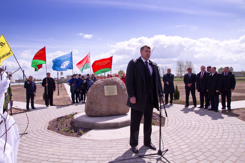 Памятный знак энергетикам — ликвидаторам последствий катастрофы на Чернобыльской АЭС открыт в Хойниках 20 апреля