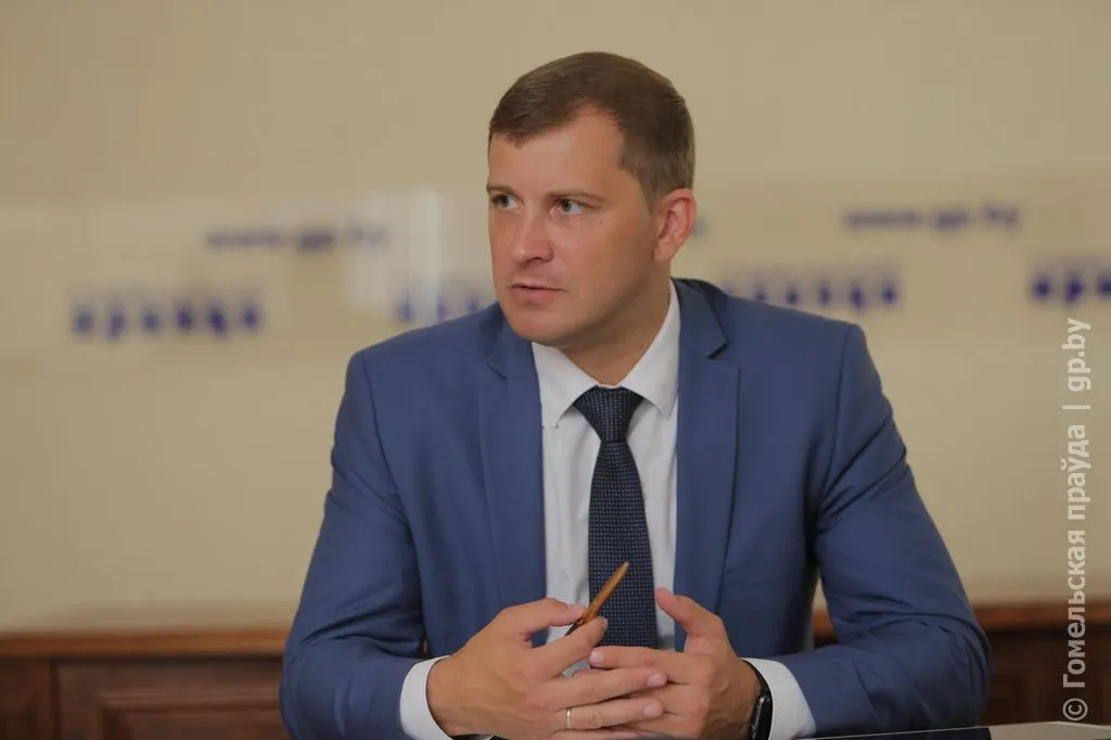 О незрелом общепите, торговцах с лотка, “Короне” и “Макдоналдсе” рассказал начальник главного управления торговли и услуг
