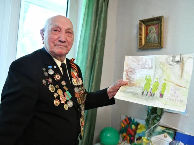 Рисунки столетнего ветерана Великой Отечественной войны Алексея Головацкого можно увидеть в Наровлянском районном историко-этнографическом музее