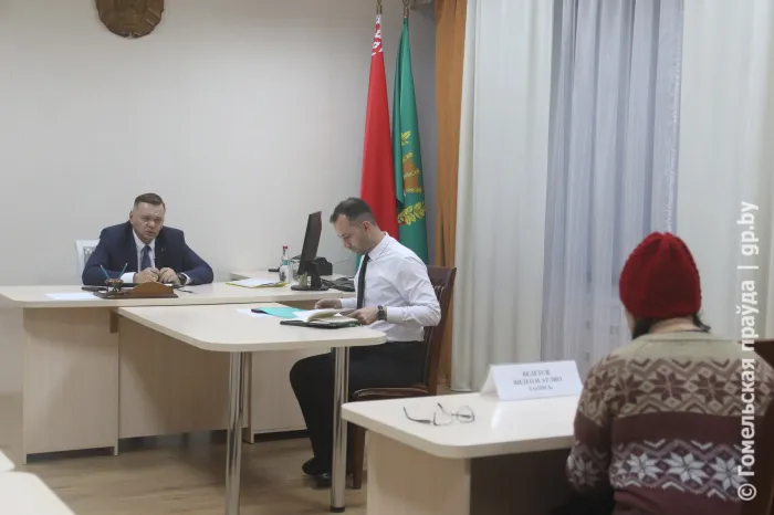 Врачи говорят, что я больна, накажите виновных: заместитель председателя облисполкома Дмитрий Алейников провел прием граждан