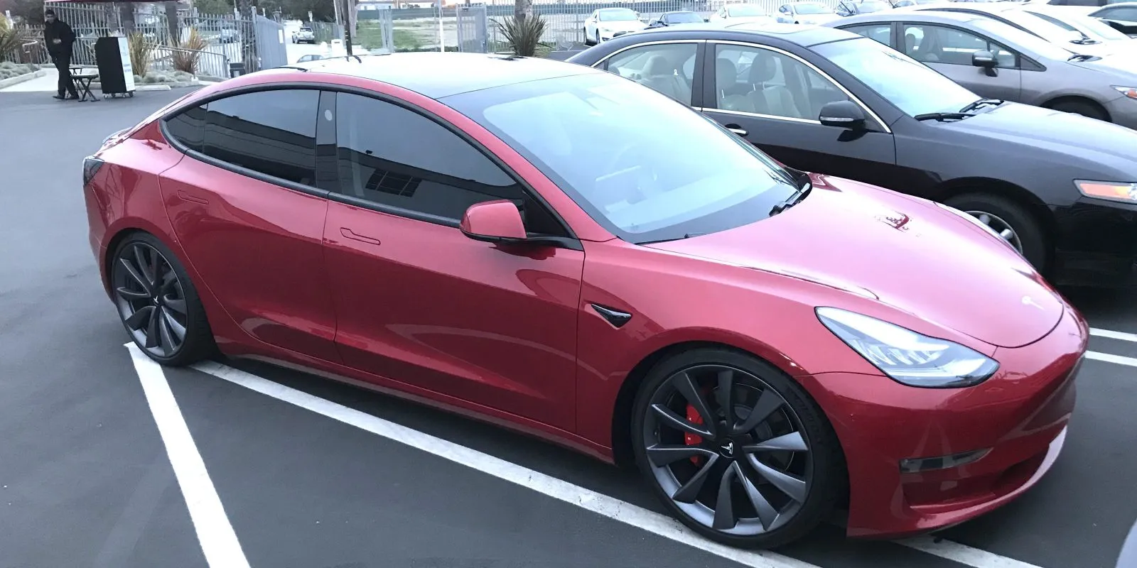 Илон Маск рассказал о Tesla Model 3 с двумя моторами