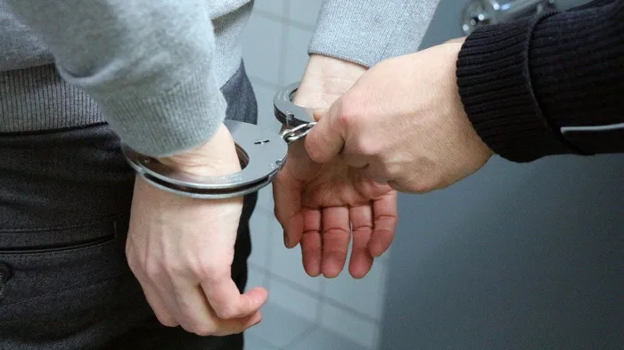 В Светлогорске пьяный мужчина снял флаг Беларуси с флагштока и заменил на украинский