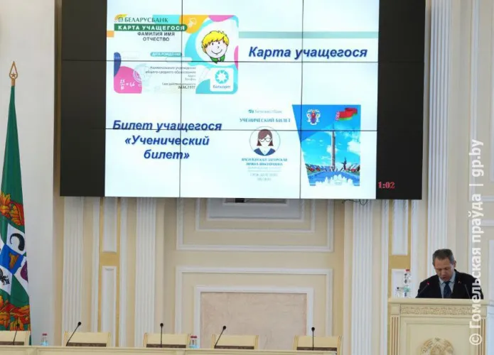 Альтернатива справке: гомельские школьники смогут предъявлять специальную банковскую карту при проезде в общественном транспорте