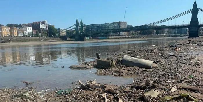 В Лондоне началась очистка реки Темзы от 180 тонн влажных салфеток