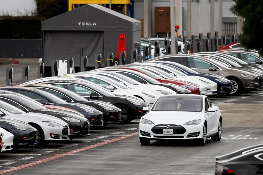 Стало известно, когда Tesla сделает полностью автономный автомобиль