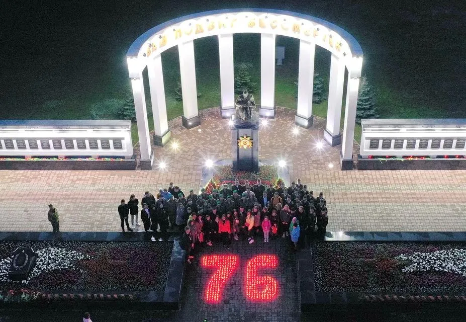 600 лампадок. На Аллее Геров состоялась патриотическая акция «Гомель помнит»