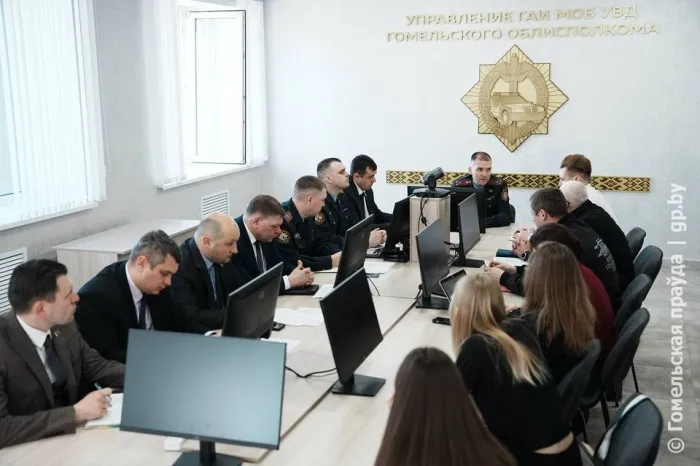 Прокатятся с ветерком на допустимой скорости: в ГАИ УВД облисполкома прошло совещание с представителями сервиса аренды электросамокатов 