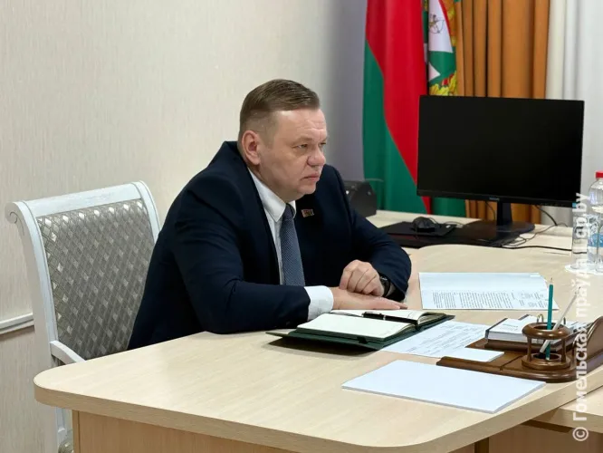 Не предупредили о сокращении: заместитель председателя облисполкома Дмитрий Алейников провел прием граждан