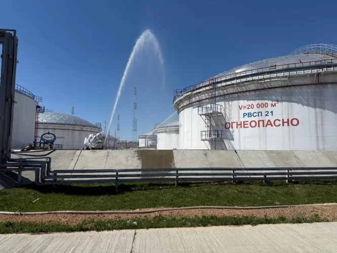 В "Гомельтранснефть Дружбе" отработали тушение условного пожара из-за молнии в резервуарном парке
