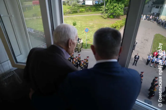 Спасибо за мирное небо. Губернатор Иван Крупко поздравил с Днём Победы ветерана Сергея Филимонова