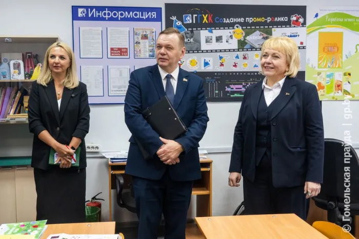 Безопасность сегодня – уверенность завтра. Заместитель председателя облисполкома Дмитрий Алейников встретился с педагогами и учащимися художественного колледжа