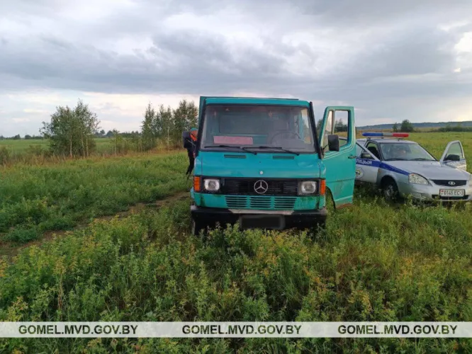 В Речицком районе мужчина похитил с поля сельхозпредприятия более 30 рулонов сена